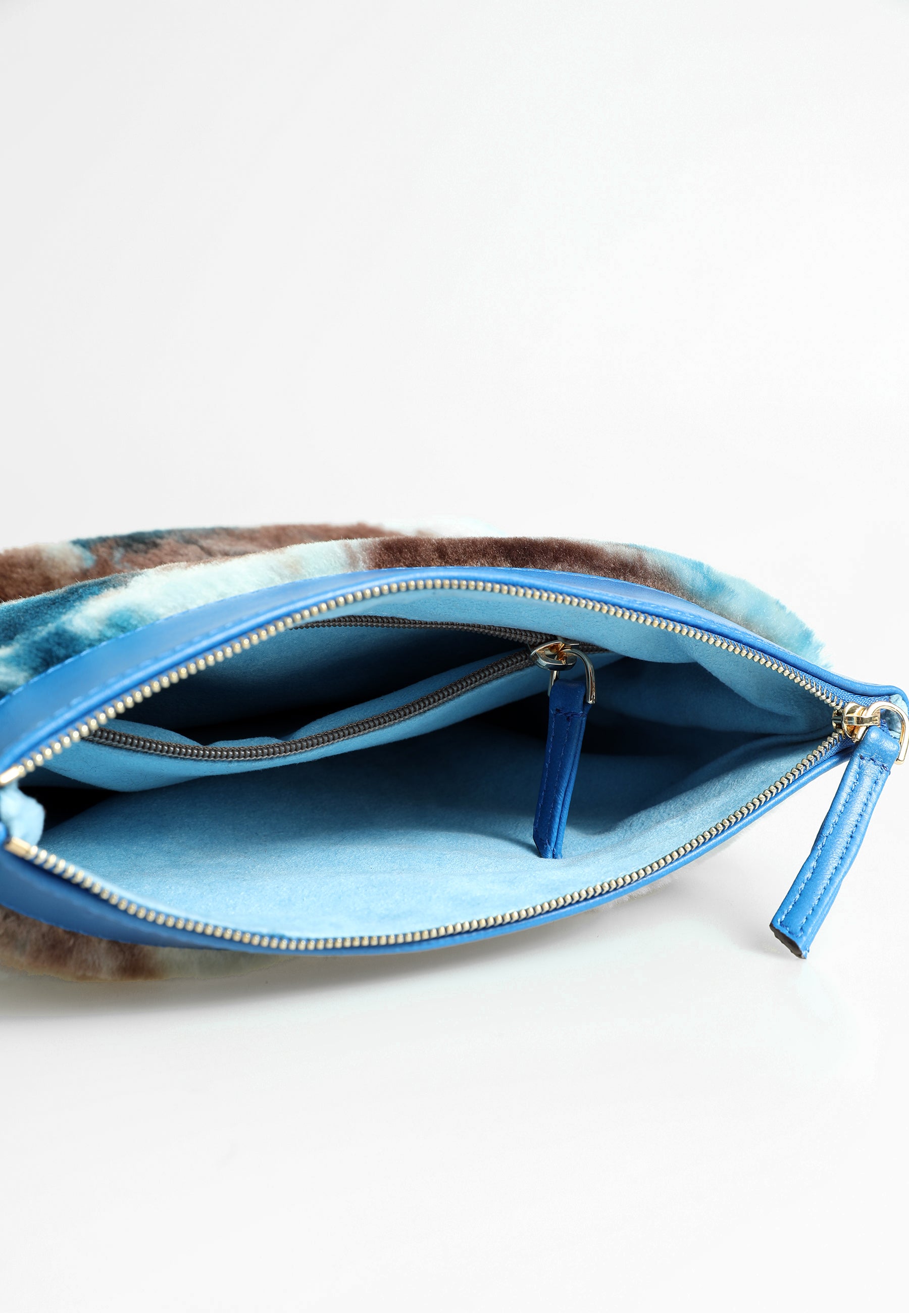 Lammfell-Clutch für Damen, Blau mit blauer, mehrfarbiger Wolle