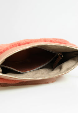 Image of Lammfell-Clutch für Damen, Ziegelwolle