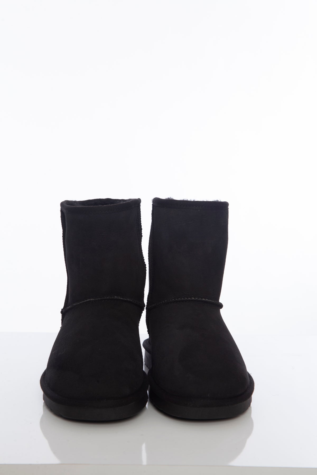 Kurze Damenstiefel aus Lammfell, schwarzes Wildleder mit schwarzer Wolle